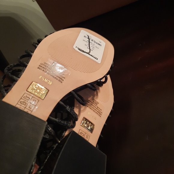 Vince Camuto Louise et Cie Lo Aleda Strappy Sandals, Size 8.5 in Black - Picture 5 of 5